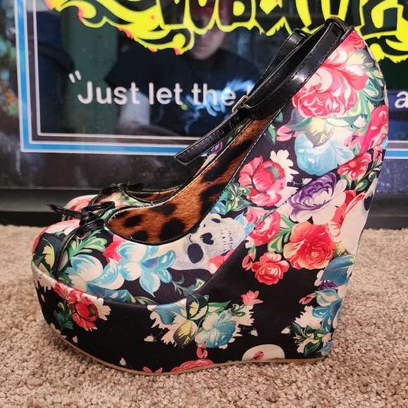 Iron fist floral skull wedge - Picture 3 of 4